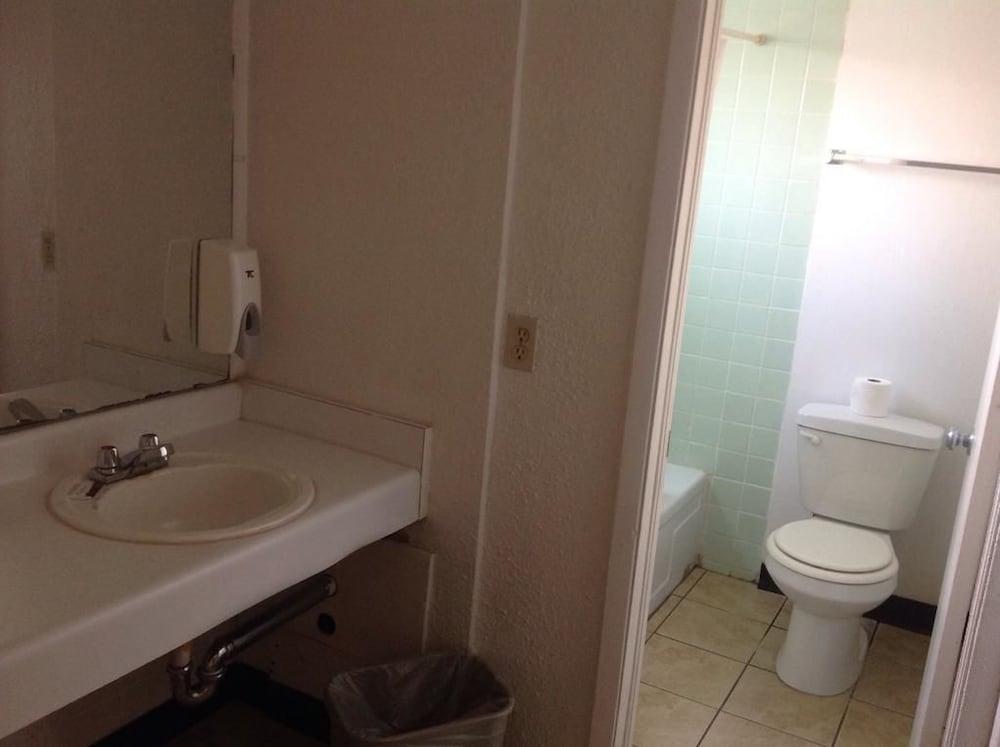 Travelodge By Wyndham Tulsa Bagian luar foto