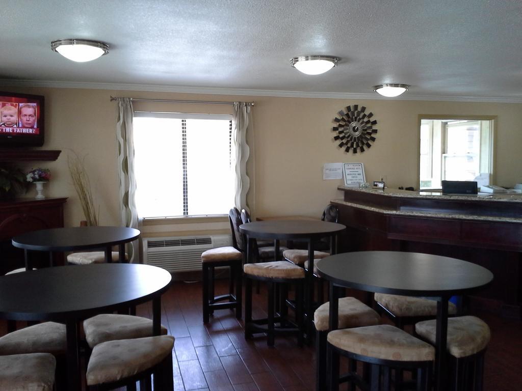 Travelodge By Wyndham Tulsa Bagian luar foto