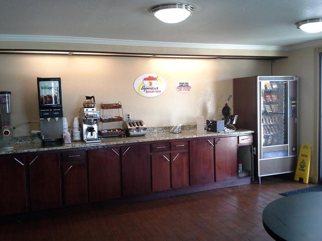 Travelodge By Wyndham Tulsa Bagian luar foto